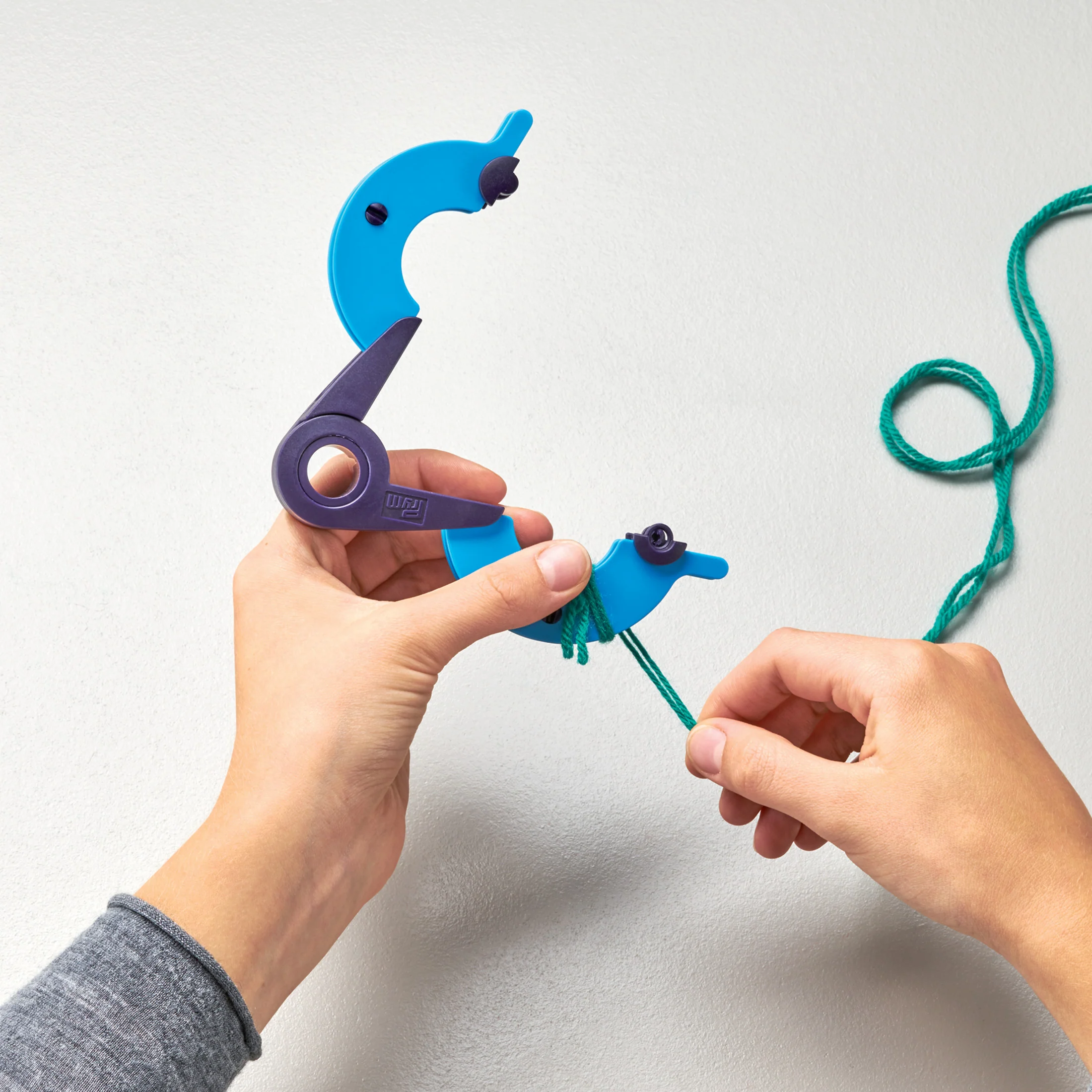 2-in-1 Pompom Maker, Large - Image 4