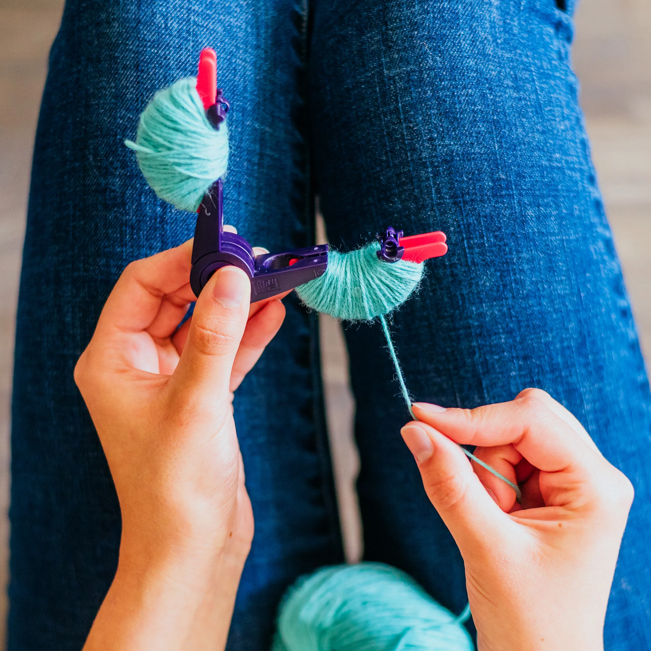 2-in-1 Pompom Maker, Small - Image 9