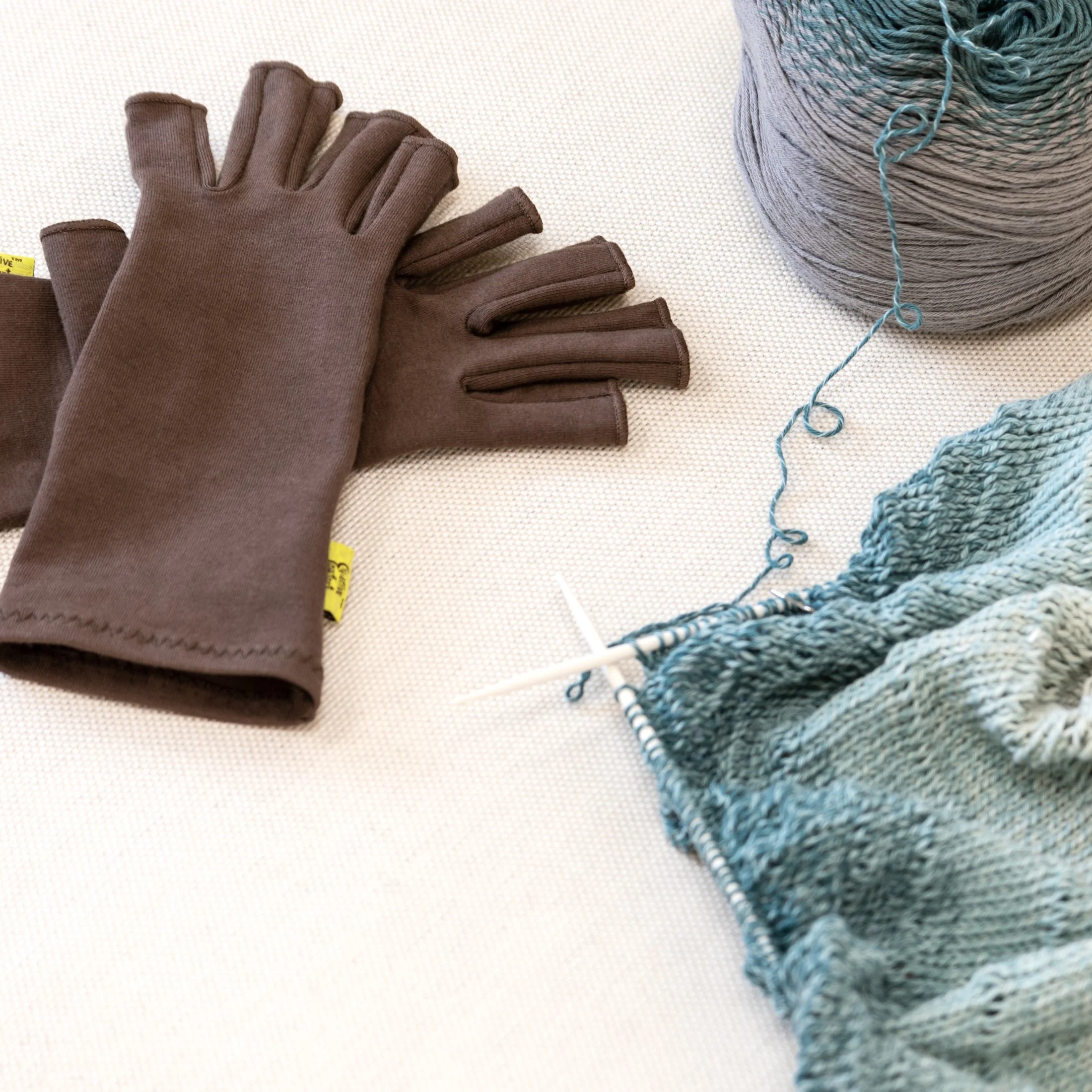 Crafters Comfort Glove - Image 5