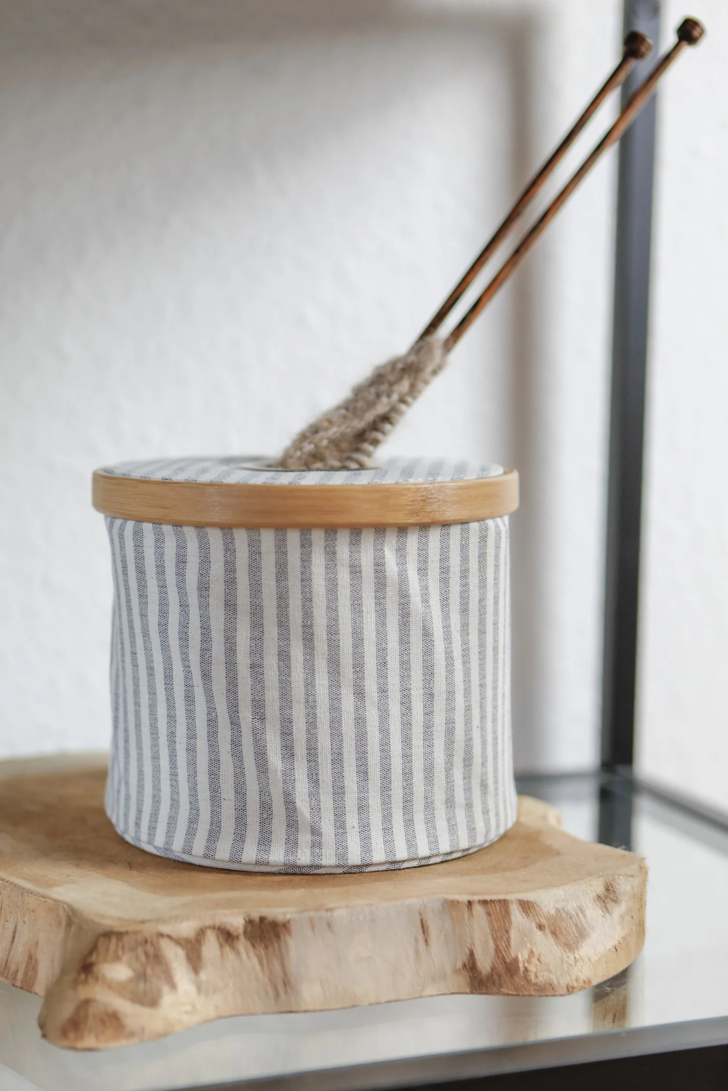 Foldable Bamboo Wool Dispenser & Yarn Storage - Image 6